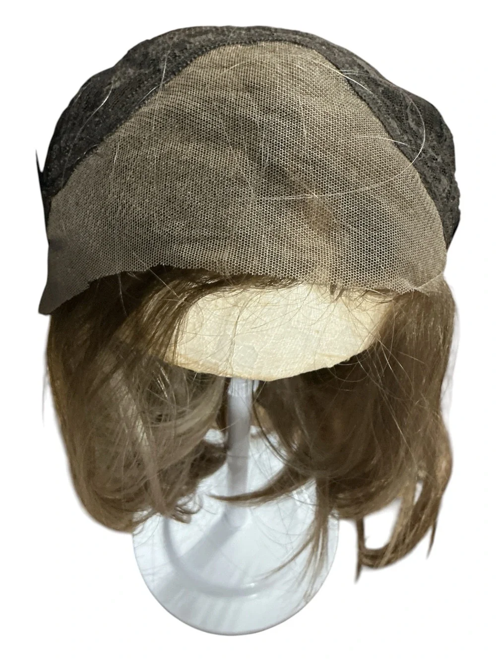 CSC Kelley. Blonde Layered Synthetic Wig with Natural Waves